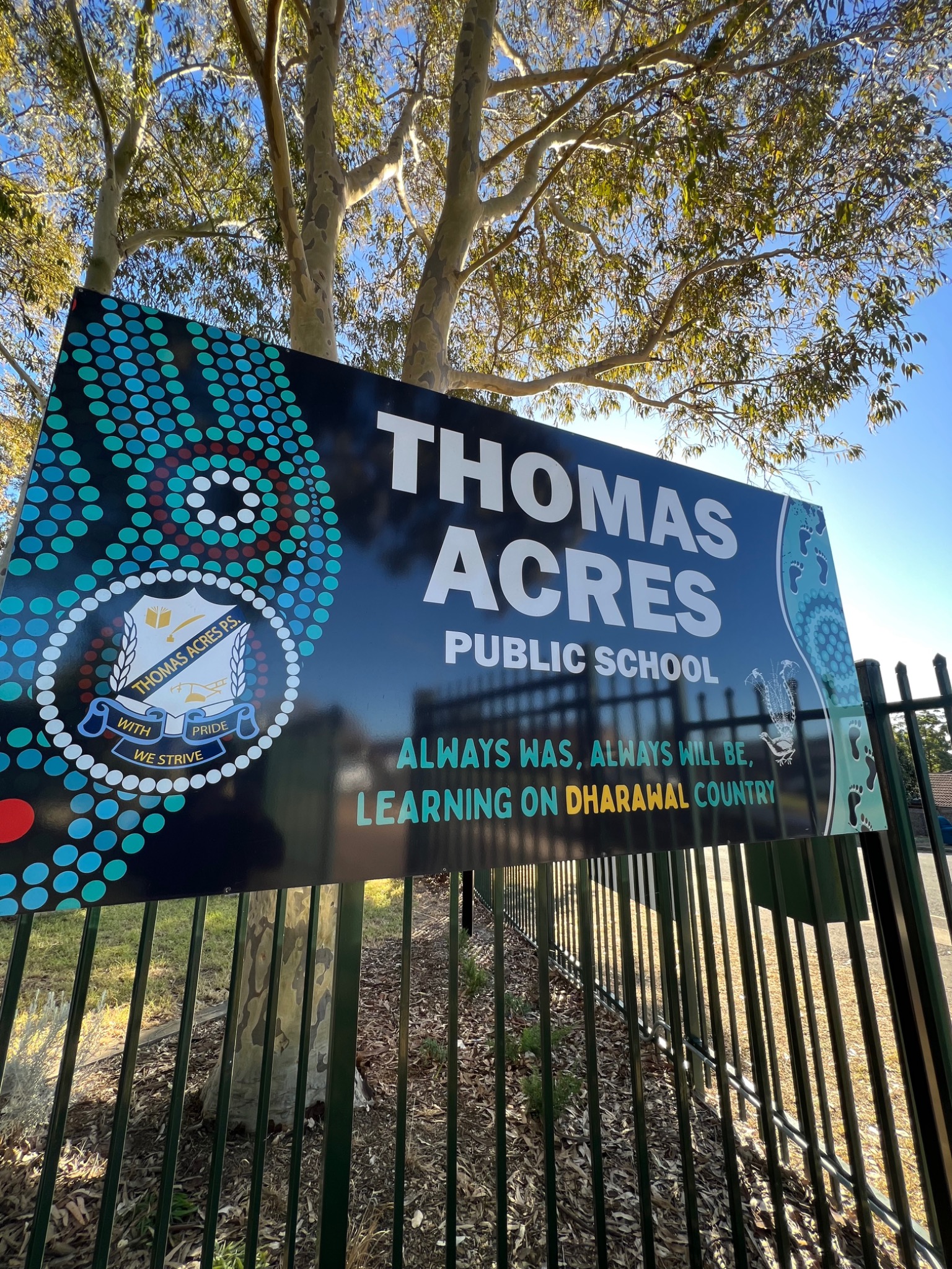 Entrance signage — Thomas Acres Public School